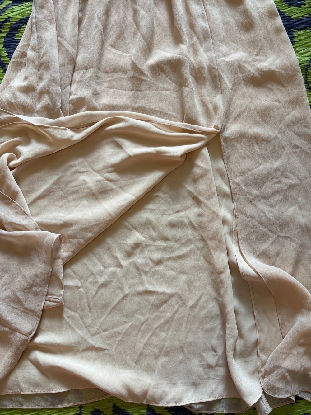 Aritzia Wilfred Bella Dress Beige Sz large Smocked Bodice High Slit Long Sleeve - Picture 10 of 15
